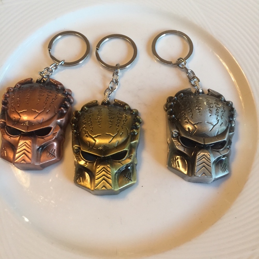 💀 Awesome Single AVP Predator Mask Key Chain in various colors 💀